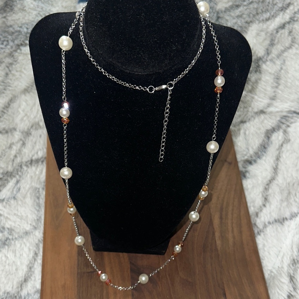 Chic Silver and Pearl Necklace with Amber Accents
